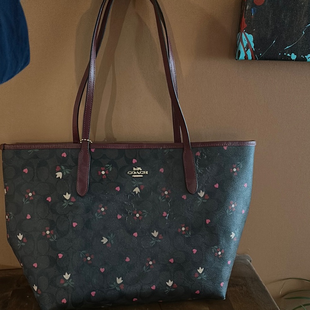 Coach Black and Pink Tote Bag with Spacious Design